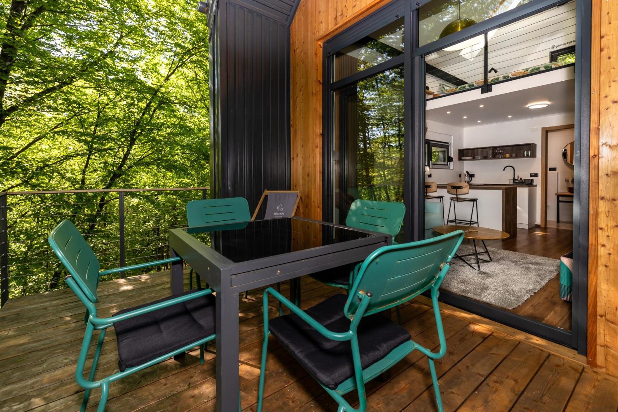 スルニュTree Elements Treehouse Retreatアパートメント 部屋 写真